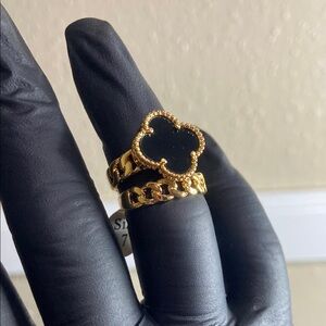 Elegant Gold and Black Clover Ring
